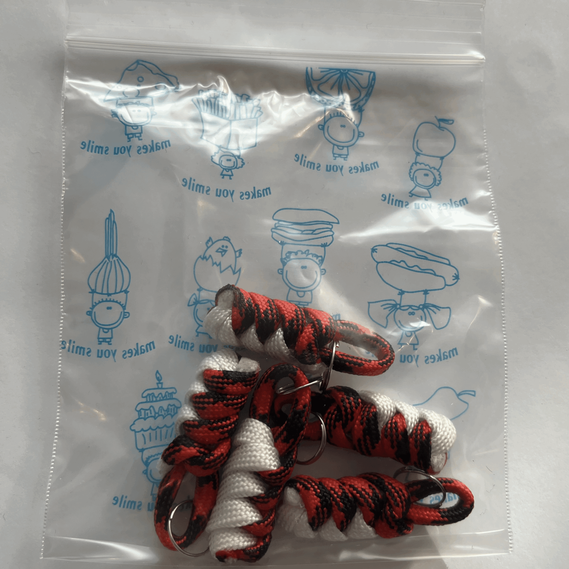 Zipper-puller-4cm-camo-musta-puna-valkoinen-2